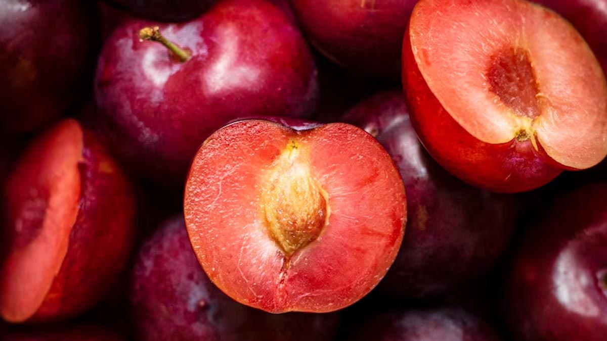  From Heart Health To Better Immunity, Benefits Of Eating Plum 